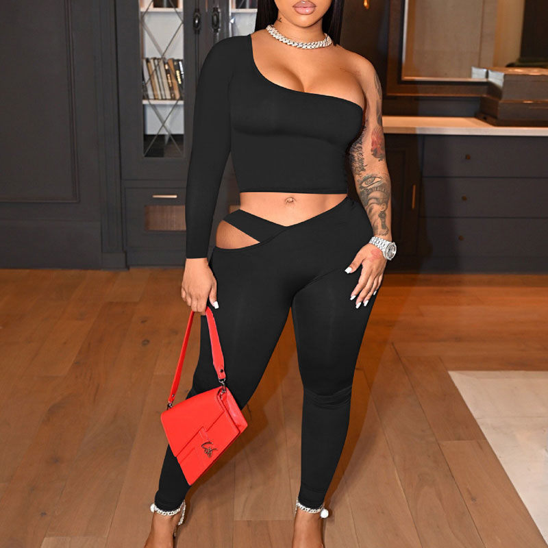 Solid One Sleeve Crop Top & Cut Out Pants Set
